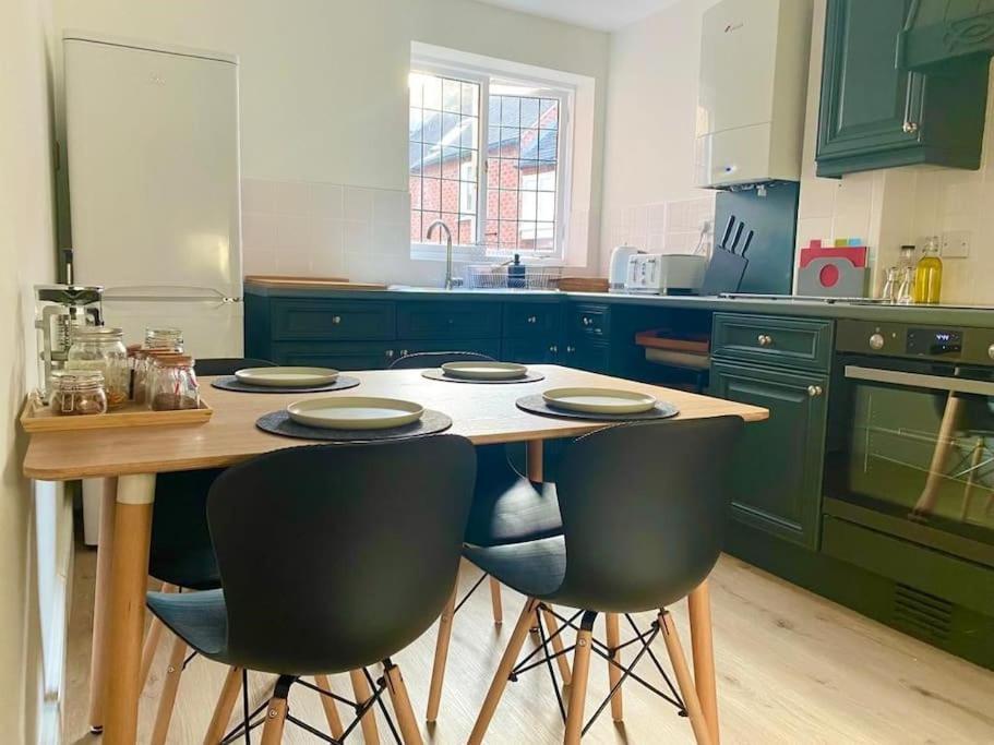 Lovely 2 Bedroom Apartment In Much Wenlock Buitenkant foto